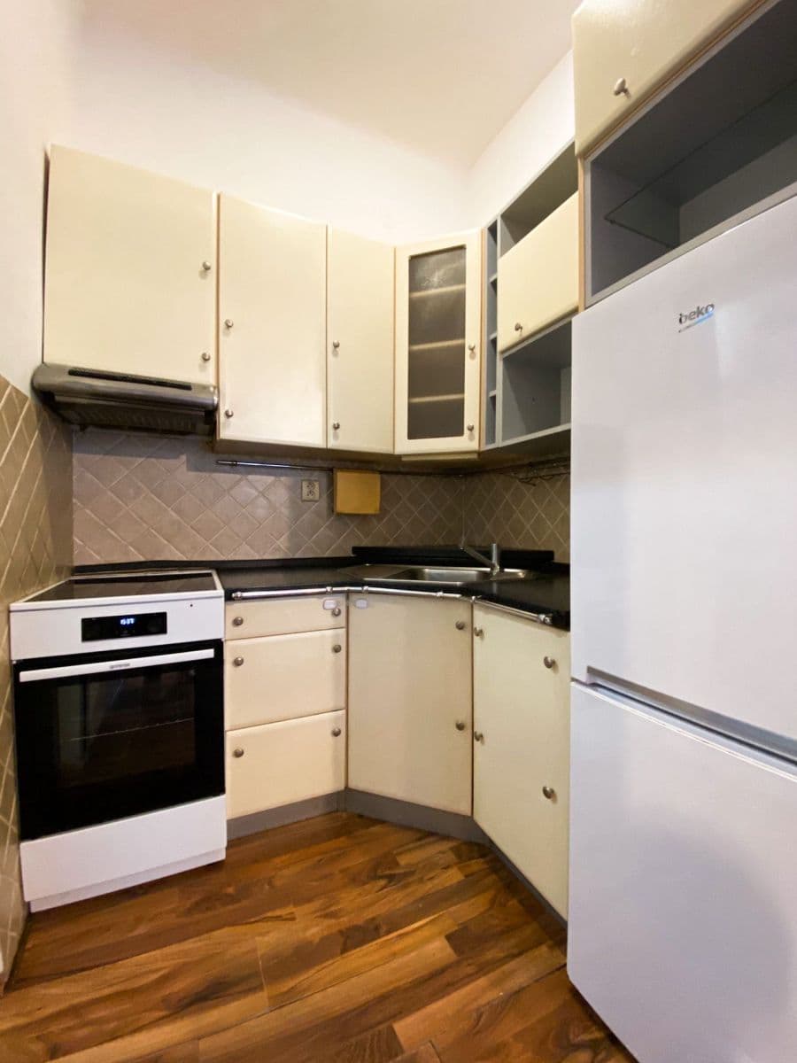 Pronájem bytu 2+kk 40 m², U Santošky, Praha, Praha Pronájem bytu 2+kk 40 m², U Santošky, Praha, Praha
