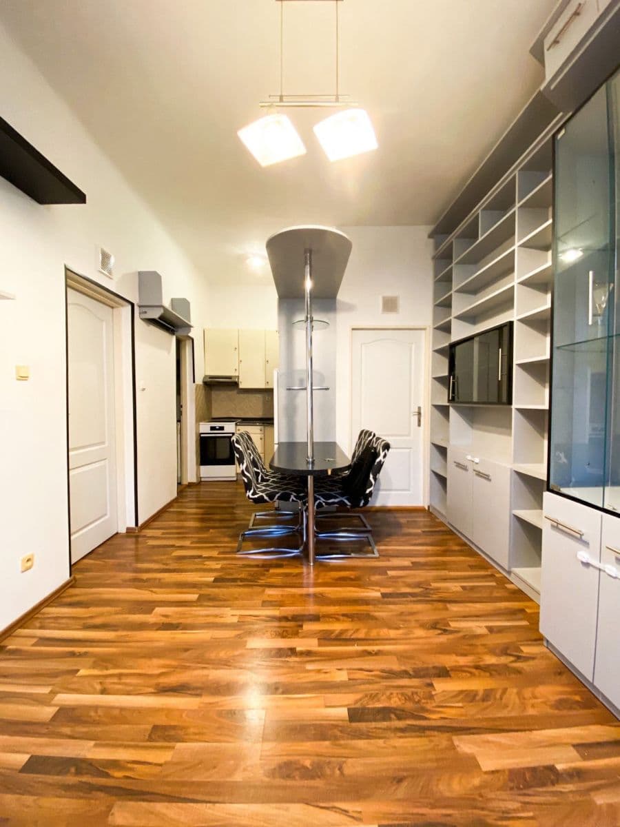 Pronájem bytu 2+kk 40 m², U Santošky, Praha, Praha Pronájem bytu 2+kk 40 m², U Santošky, Praha, Praha