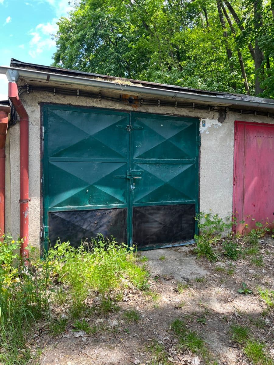 Prodej garáže 16 m², Bráfova, Brno, Jihomoravský kraj Prodej garáže 16 m², Bráfova, Brno, Jihomoravský kraj