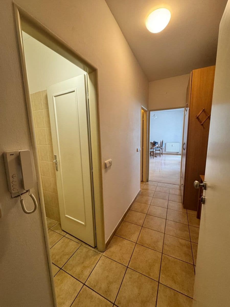 Pronájem bytu 2+kk 57 m², Za černým mostem, Praha, Praha Pronájem bytu 2+kk 57 m², Za černým mostem, Praha, Praha