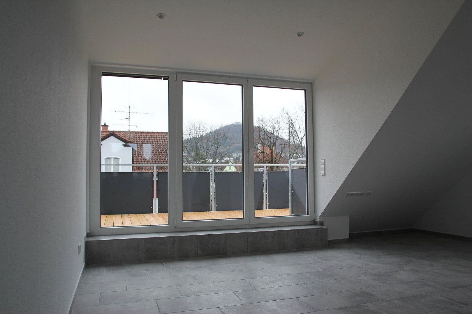 Pronájem bytu 2+kk 85 m², Reutlingen, Bádensko-Württembersko Pronájem bytu 2+kk 85 m², Reutlingen, Bádensko-Württembersko