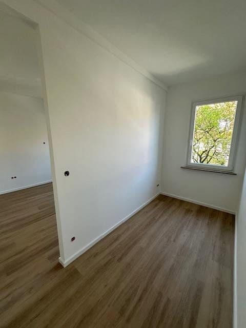 Pronájem bytu 3+1 90 m², Waldstromerstr. 18, Nürnberg, Bavorsko Pronájem bytu 3+1 90 m², Waldstromerstr. 18, Nürnberg, Bavorsko