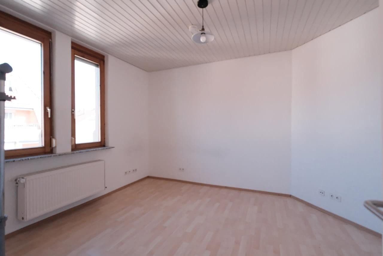 Pronájem bytu 4+1 80 m², Stuttgart, Bádensko-Württembersko Pronájem bytu 4+1 80 m², Stuttgart, Bádensko-Württembersko