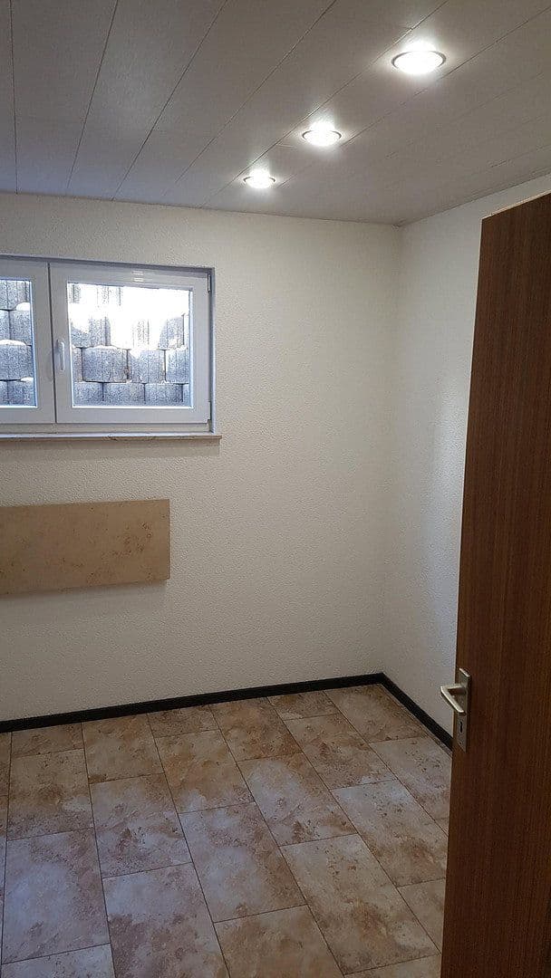 Pronájem bytu 3+1 100 m², Böbingen an der Rems, Bádensko-Württembersko Pronájem bytu 3+1 100 m², Böbingen an der Rems, Bádensko-Württembersko