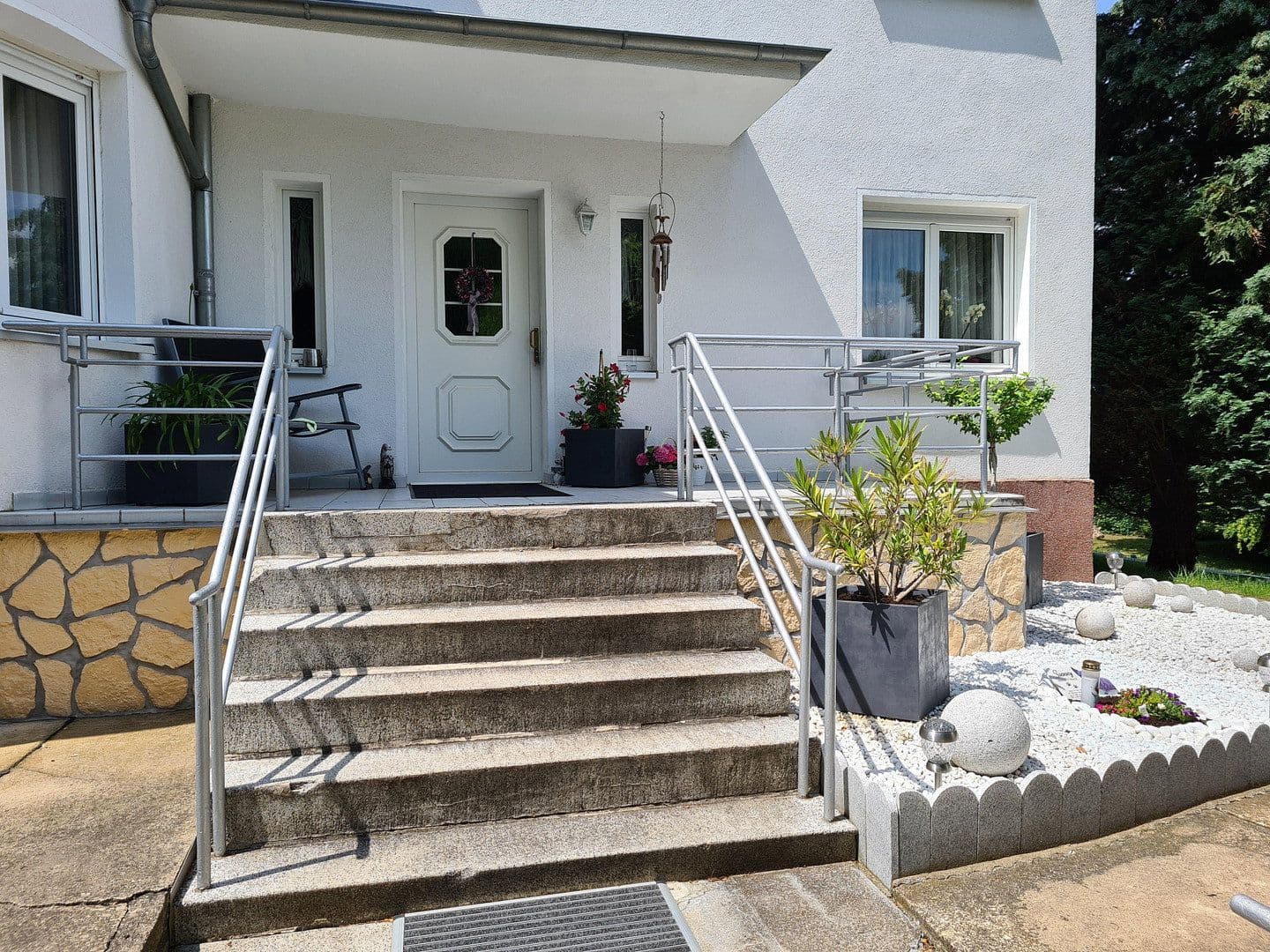 Prodej domu 148 m², pozemek 906 m², Waldstraße 2, Münchenbernsdorf, Durynsko Prodej domu 148 m², pozemek 906 m², Waldstraße 2, Münchenbernsdorf, Durynsko