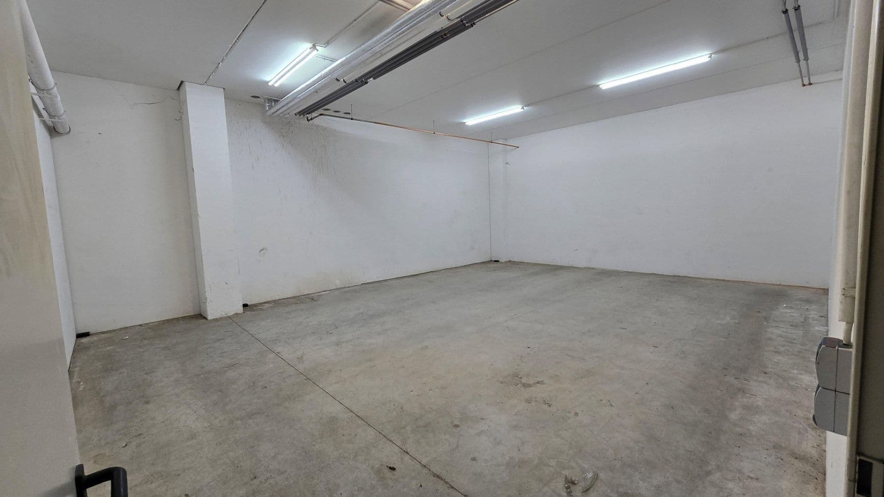 Pronájem nebytového prostoru 1.402 m², Egelseestr. 13, Singen (Hohentwiel), Bádensko-Württembersko Pronájem nebytového prostoru 1.402 m², Egelseestr. 13, Singen (Hohentwiel), Bádensko-Württembersko