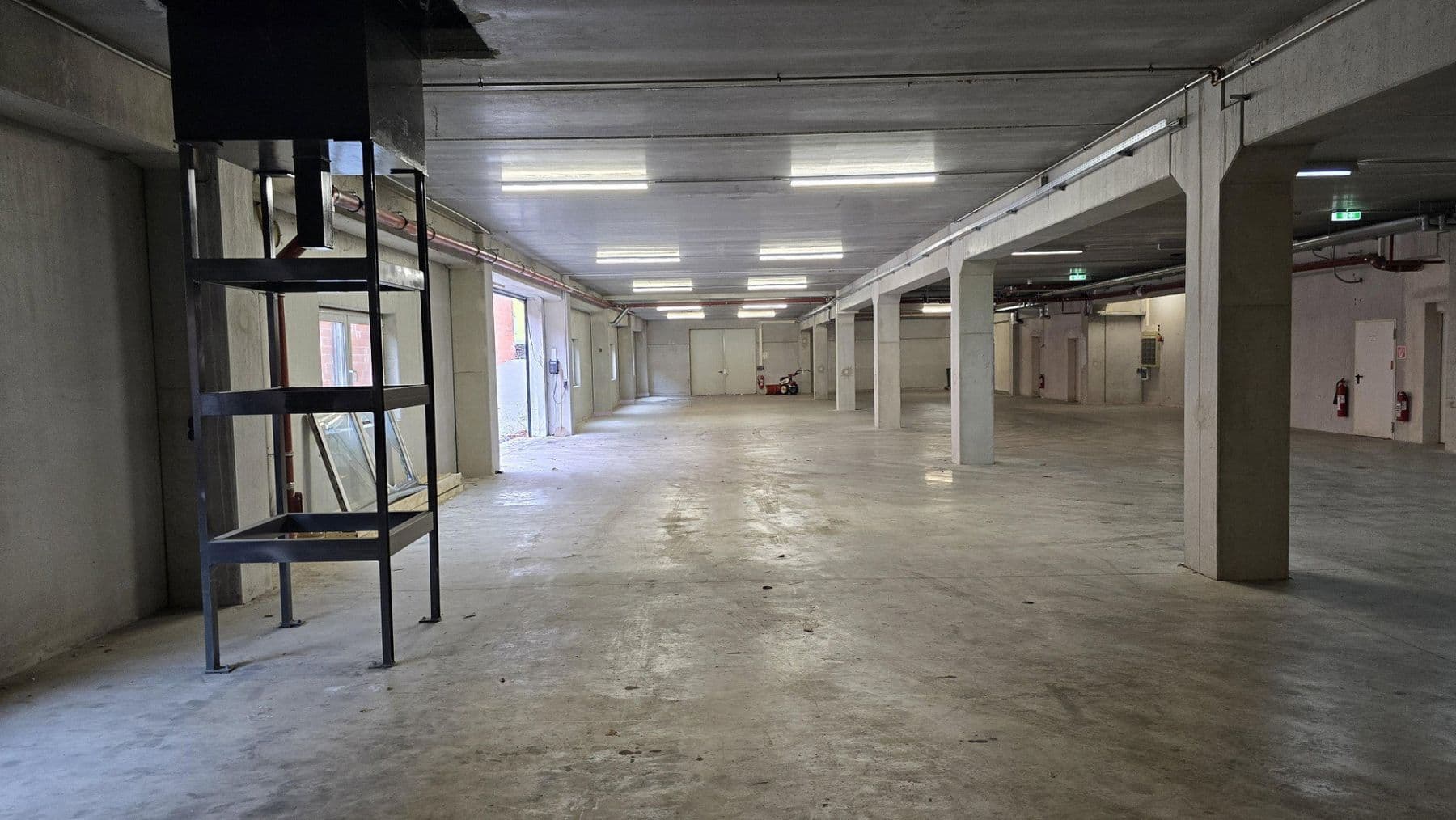 Pronájem nebytového prostoru 1.402 m², Egelseestr. 13, Singen (Hohentwiel), Bádensko-Württembersko Pronájem nebytového prostoru 1.402 m², Egelseestr. 13, Singen (Hohentwiel), Bádensko-Württembersko