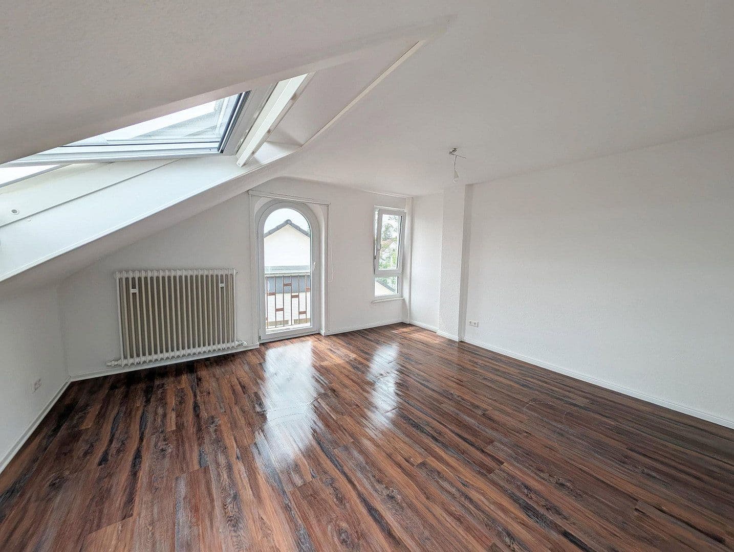 Pronájem bytu 3+1 78 m², Filderstadt, Bádensko-Württembersko Pronájem bytu 3+1 78 m², Filderstadt, Bádensko-Württembersko