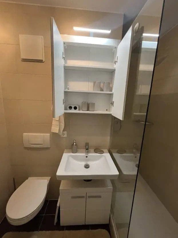 Pronájem bytu 2+1 61 m², Berlin, Berlín Pronájem bytu 2+1 61 m², Berlin, Berlín