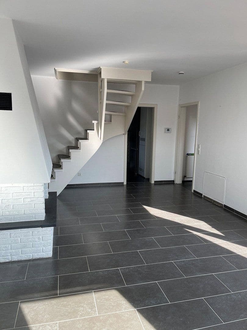 Prodej bytu 3+1 74 m², Arndtstr. 11, Schwelm, Severní Porýní-Vestfálsko Prodej bytu 3+1 74 m², Arndtstr. 11, Schwelm, Severní Porýní-Vestfálsko