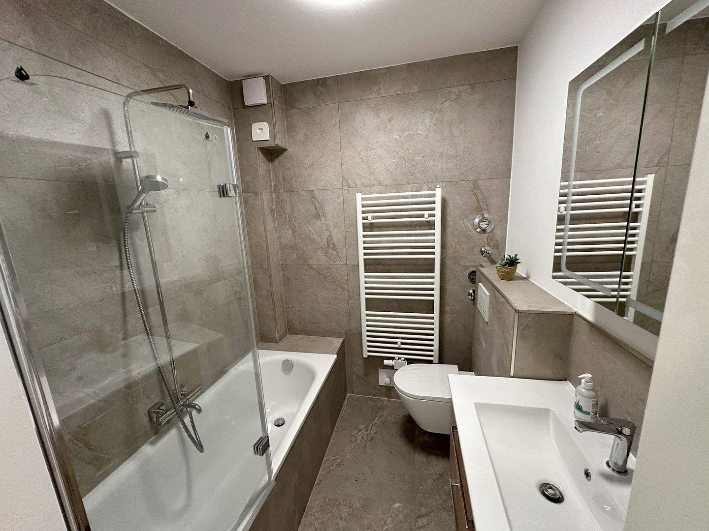 Pronájem bytu 2+1 60 m², Gökerstraße 87, Wilhelmshaven, Dolní Sasko Pronájem bytu 2+1 60 m², Gökerstraße 87, Wilhelmshaven, Dolní Sasko