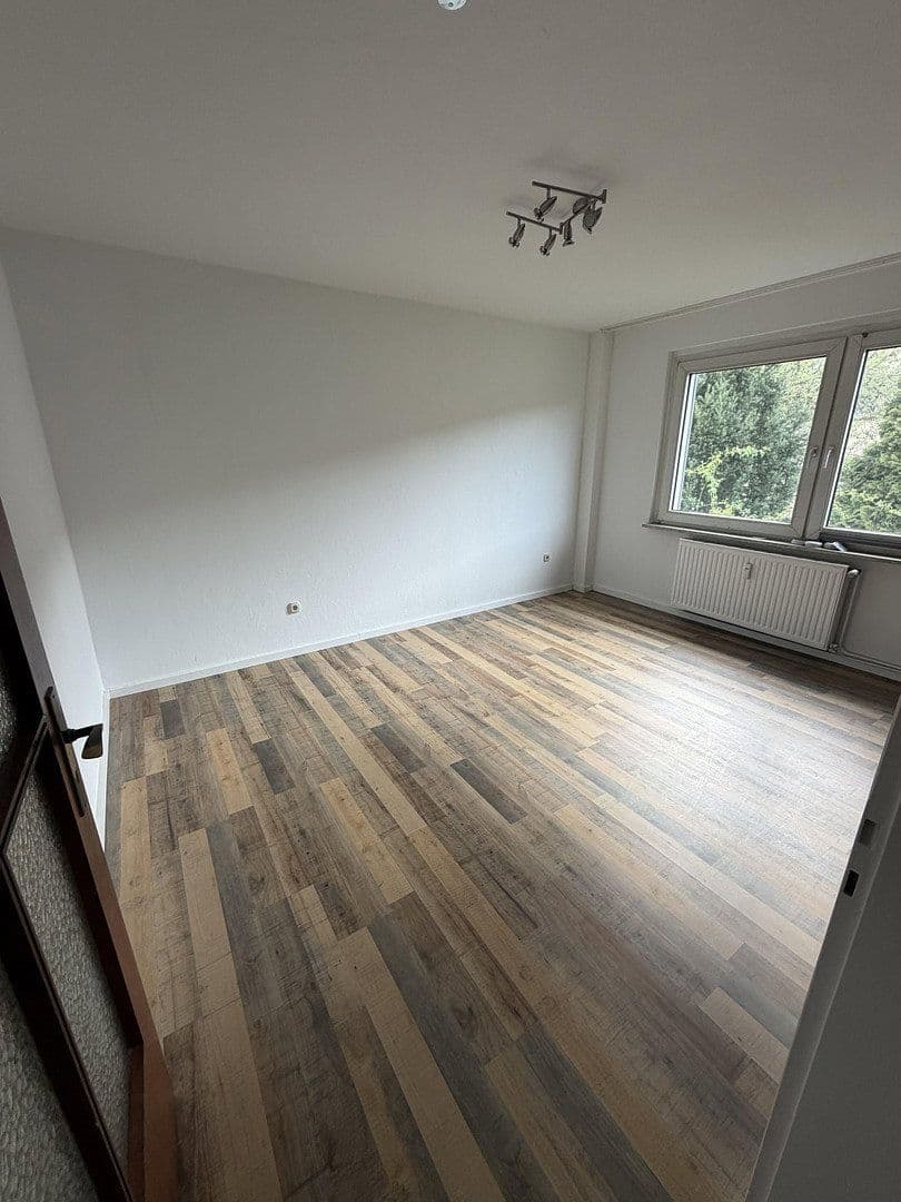 Pronájem bytu 2+1 47 m², Franseckystr. 9, Duisburg, Severní Porýní-Vestfálsko Pronájem bytu 2+1 47 m², Franseckystr. 9, Duisburg, Severní Porýní-Vestfálsko