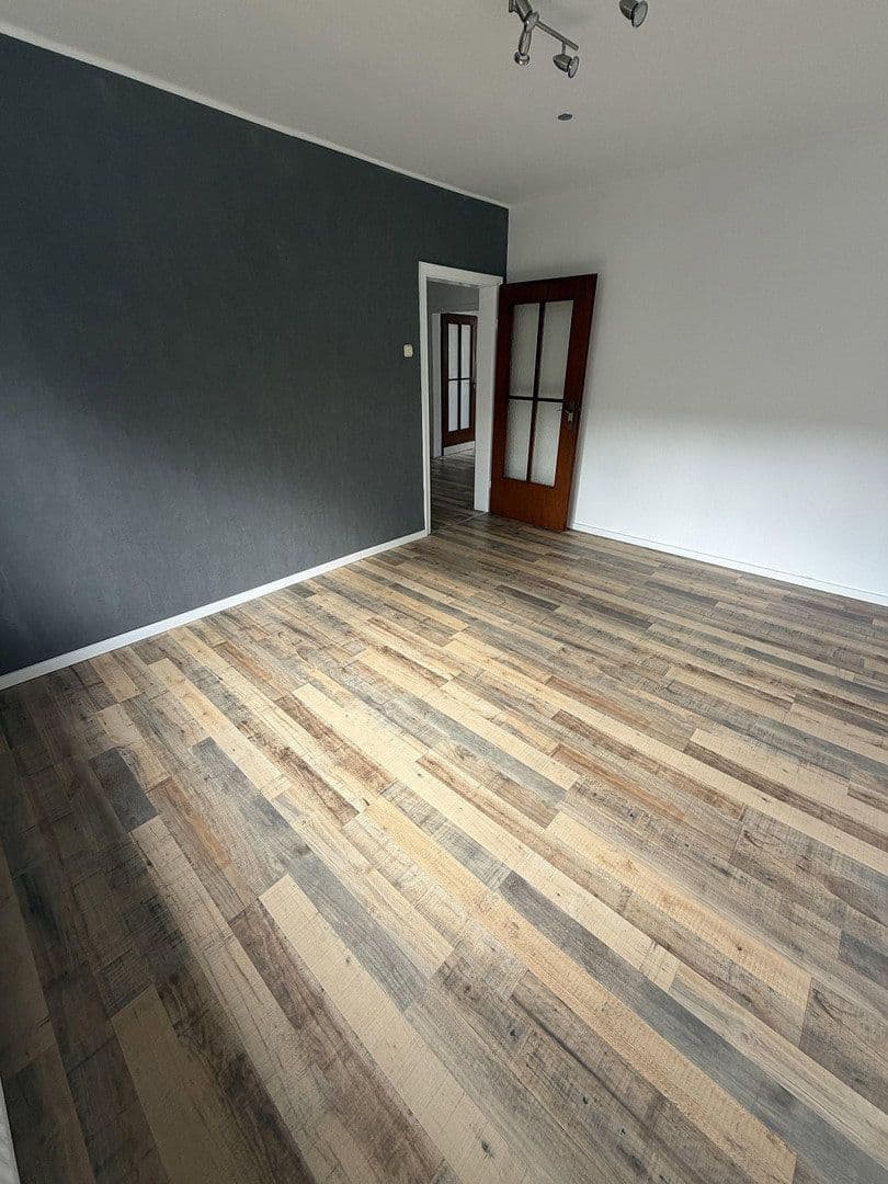 Pronájem bytu 2+1 47 m², Franseckystr. 9, Duisburg, Severní Porýní-Vestfálsko Pronájem bytu 2+1 47 m², Franseckystr. 9, Duisburg, Severní Porýní-Vestfálsko