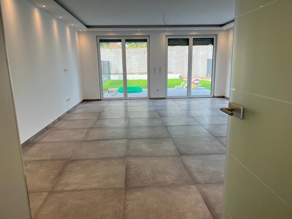 Pronájem domu 230 m², pozemek 300 m², Neuberg, Hessen Pronájem domu 230 m², pozemek 300 m², Neuberg, Hessen