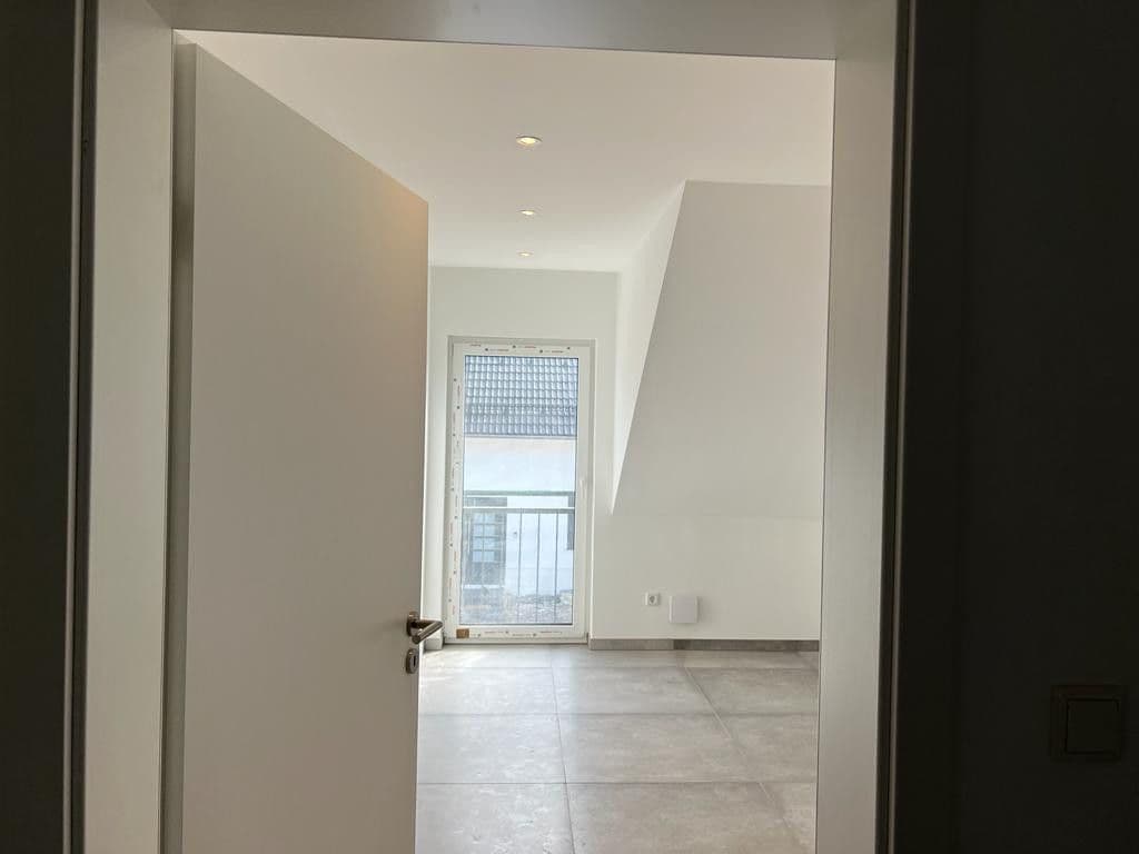 Pronájem domu 230 m², pozemek 300 m², Neuberg, Hessen Pronájem domu 230 m², pozemek 300 m², Neuberg, Hessen