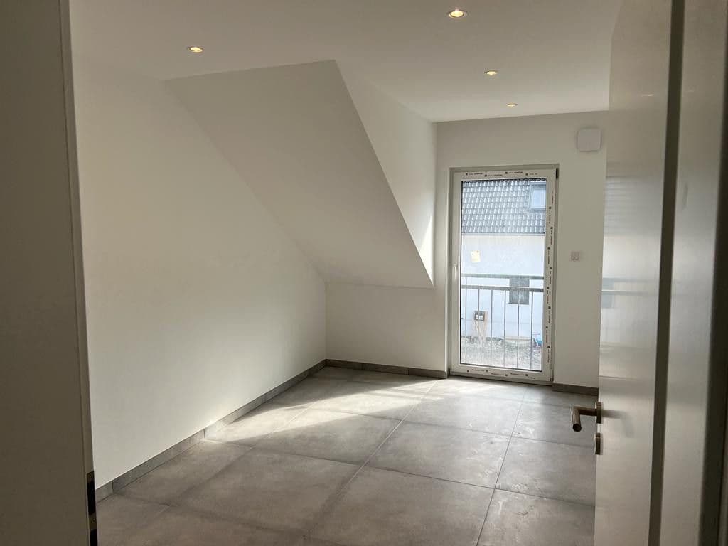 Pronájem domu 230 m², pozemek 300 m², Neuberg, Hessen Pronájem domu 230 m², pozemek 300 m², Neuberg, Hessen