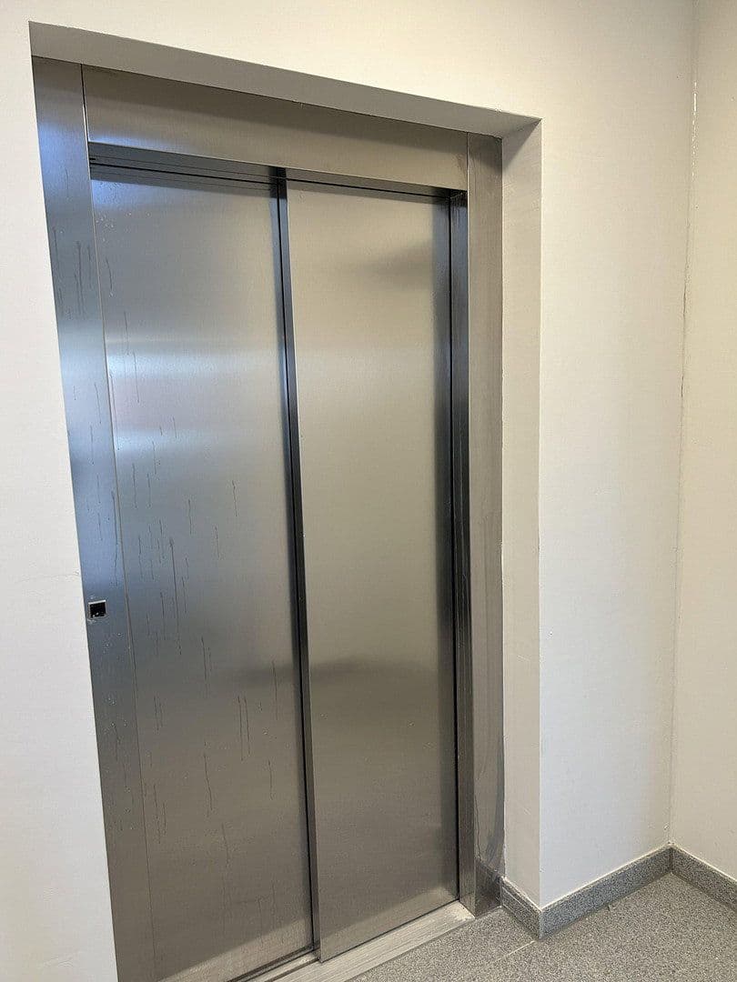 Pronájem bytu 3+1 75 m², Donnersbergring 8, Darmstadt, Hessen Pronájem bytu 3+1 75 m², Donnersbergring 8, Darmstadt, Hessen