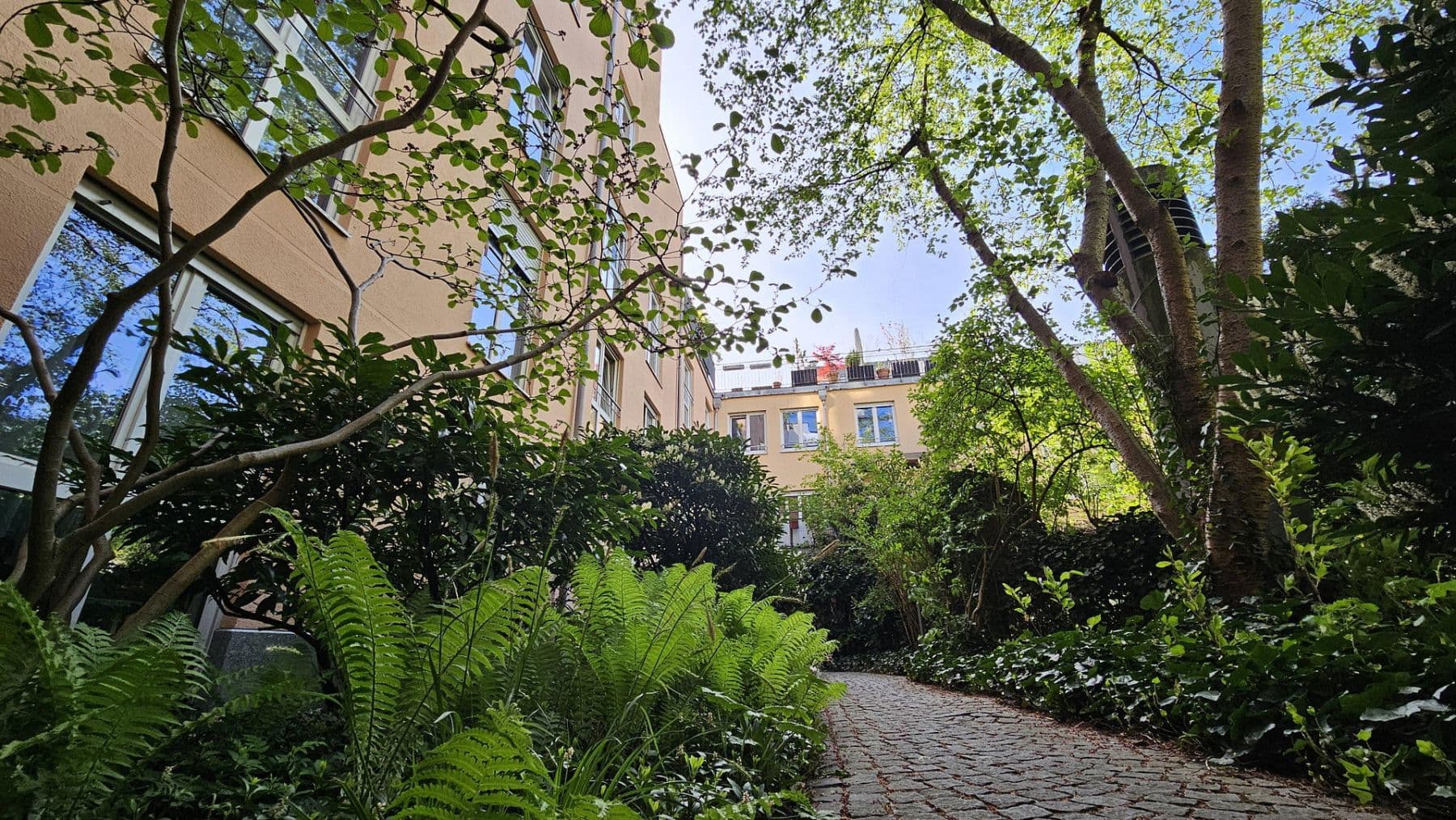 Pronájem bytu 3+1 83 m², Türkenstrasse 29c, München, Bavorsko Pronájem bytu 3+1 83 m², Türkenstrasse 29c, München, Bavorsko