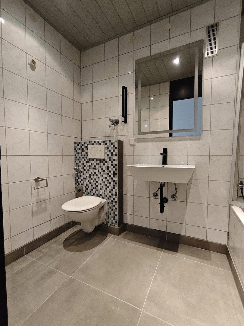 Pronájem bytu 3+1 80 m², Brandenburger Straße 16, Mannheim, Bádensko-Württembersko Pronájem bytu 3+1 80 m², Brandenburger Straße 16, Mannheim, Bádensko-Württembersko