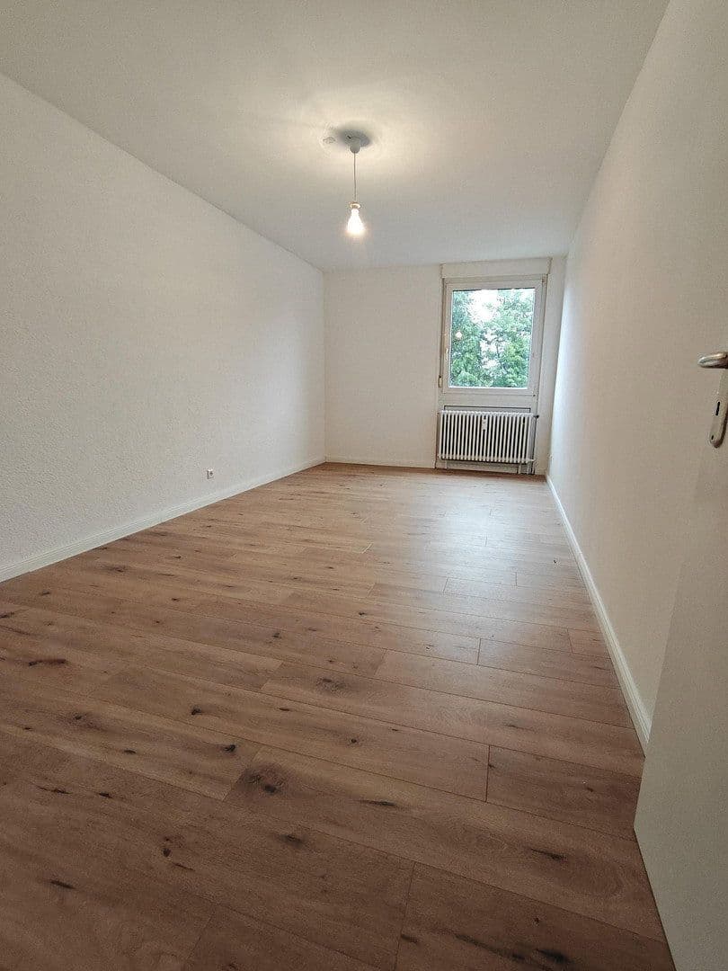 Pronájem bytu 3+1 80 m², Brandenburger Straße 16, Mannheim, Bádensko-Württembersko Pronájem bytu 3+1 80 m², Brandenburger Straße 16, Mannheim, Bádensko-Württembersko