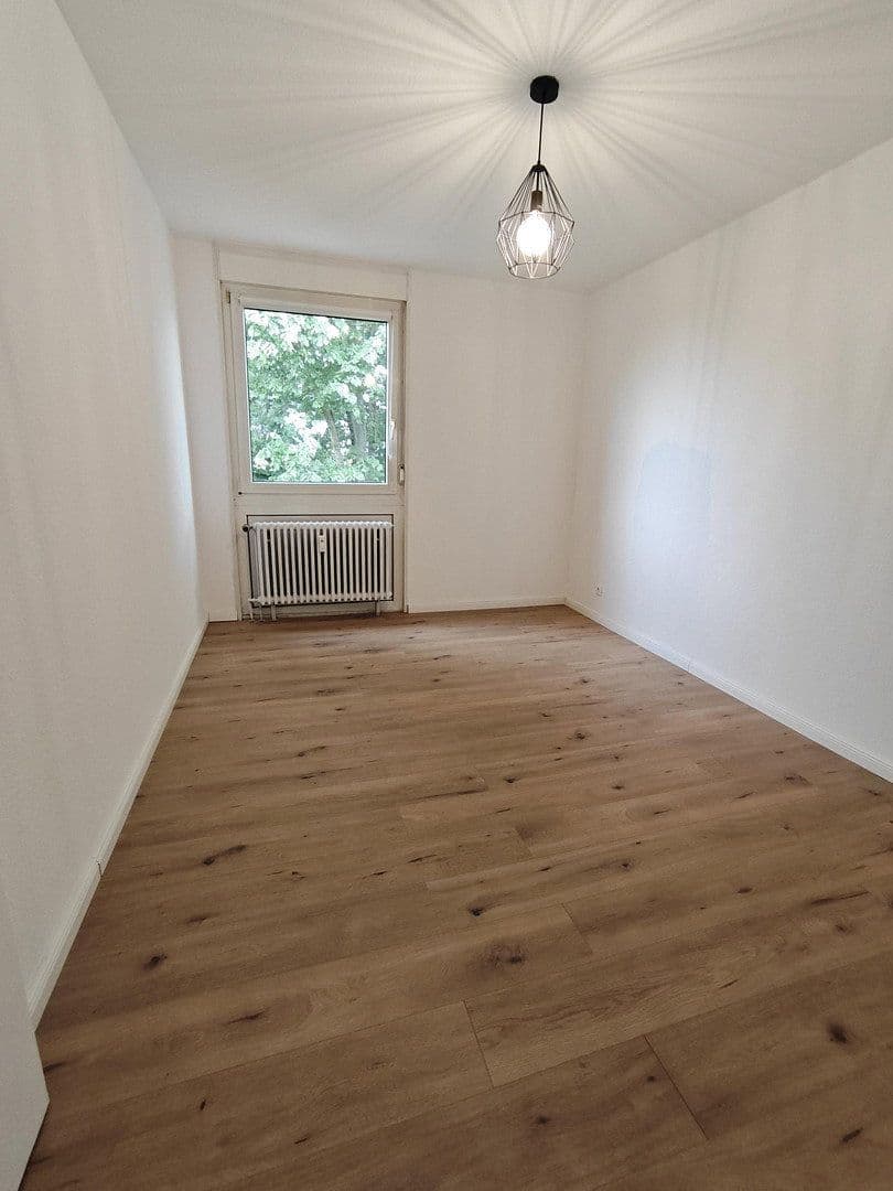 Pronájem bytu 3+1 80 m², Brandenburger Straße 16, Mannheim, Bádensko-Württembersko Pronájem bytu 3+1 80 m², Brandenburger Straße 16, Mannheim, Bádensko-Württembersko