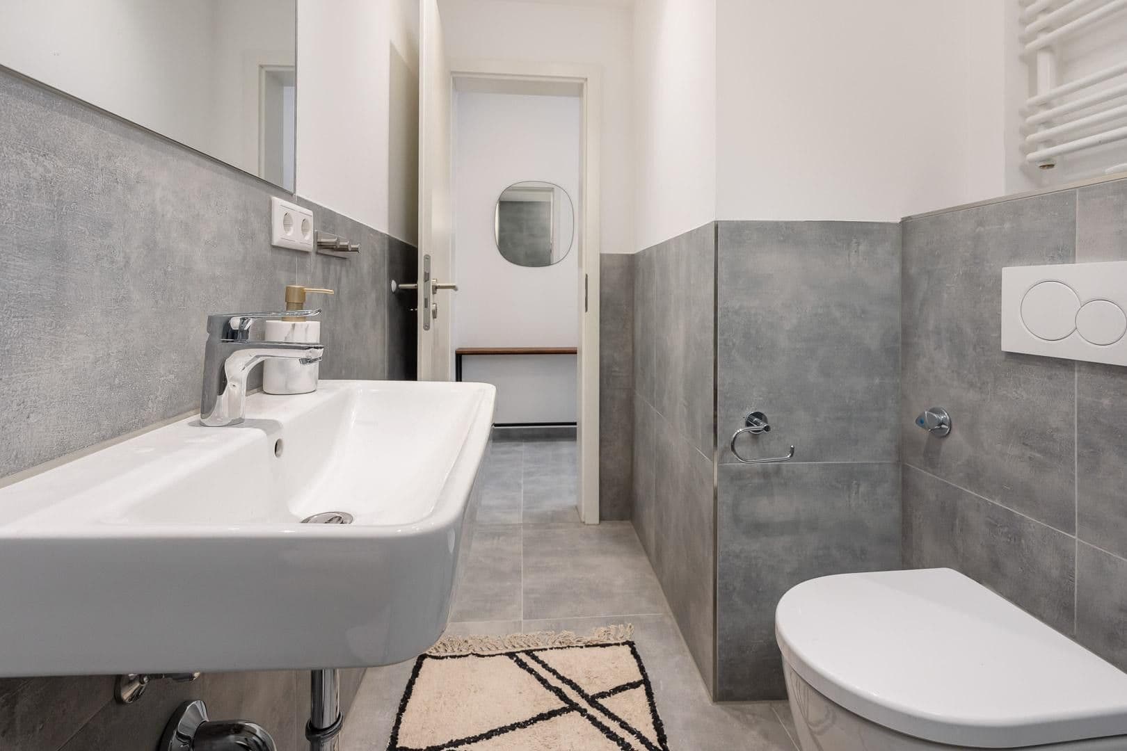 Prodej bytu 2+1 45 m², Düsseldorf, Severní Porýní-Vestfálsko Prodej bytu 2+1 45 m², Düsseldorf, Severní Porýní-Vestfálsko