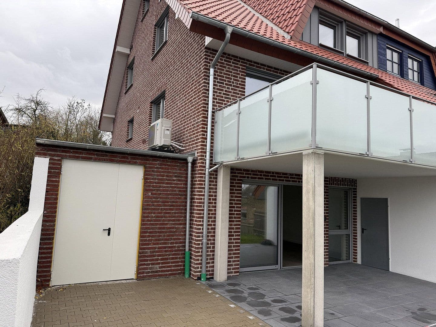 Prodej domu 205 m², pozemek 379 m², Gläsenerstr.11a, Paderborn, Severní Porýní-Vestfálsko Prodej domu 205 m², pozemek 379 m², Gläsenerstr.11a, Paderborn, Severní Porýní-Vestfálsko