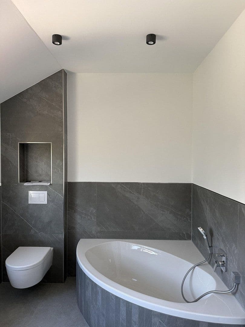 Prodej domu 205 m², pozemek 379 m², Gläsenerstr.11a, Paderborn, Severní Porýní-Vestfálsko Prodej domu 205 m², pozemek 379 m², Gläsenerstr.11a, Paderborn, Severní Porýní-Vestfálsko