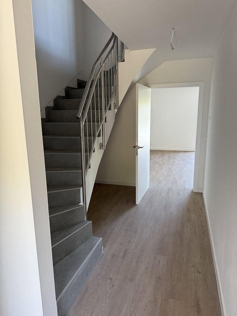Prodej domu 205 m², pozemek 379 m², Gläsenerstr.11a, Paderborn, Severní Porýní-Vestfálsko Prodej domu 205 m², pozemek 379 m², Gläsenerstr.11a, Paderborn, Severní Porýní-Vestfálsko