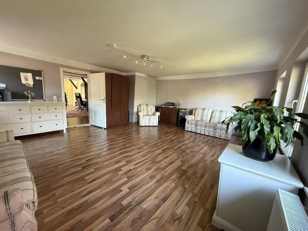 Prodej domu 275 m², pozemek 1.080 m², Osterby, Šlesvicko-Holštýnsko Prodej domu 275 m², pozemek 1.080 m², Osterby, Šlesvicko-Holštýnsko