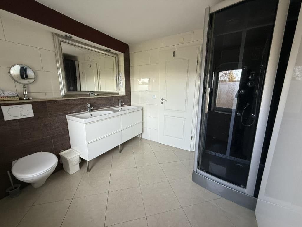 Prodej domu 275 m², pozemek 1.080 m², Osterby, Šlesvicko-Holštýnsko Prodej domu 275 m², pozemek 1.080 m², Osterby, Šlesvicko-Holštýnsko