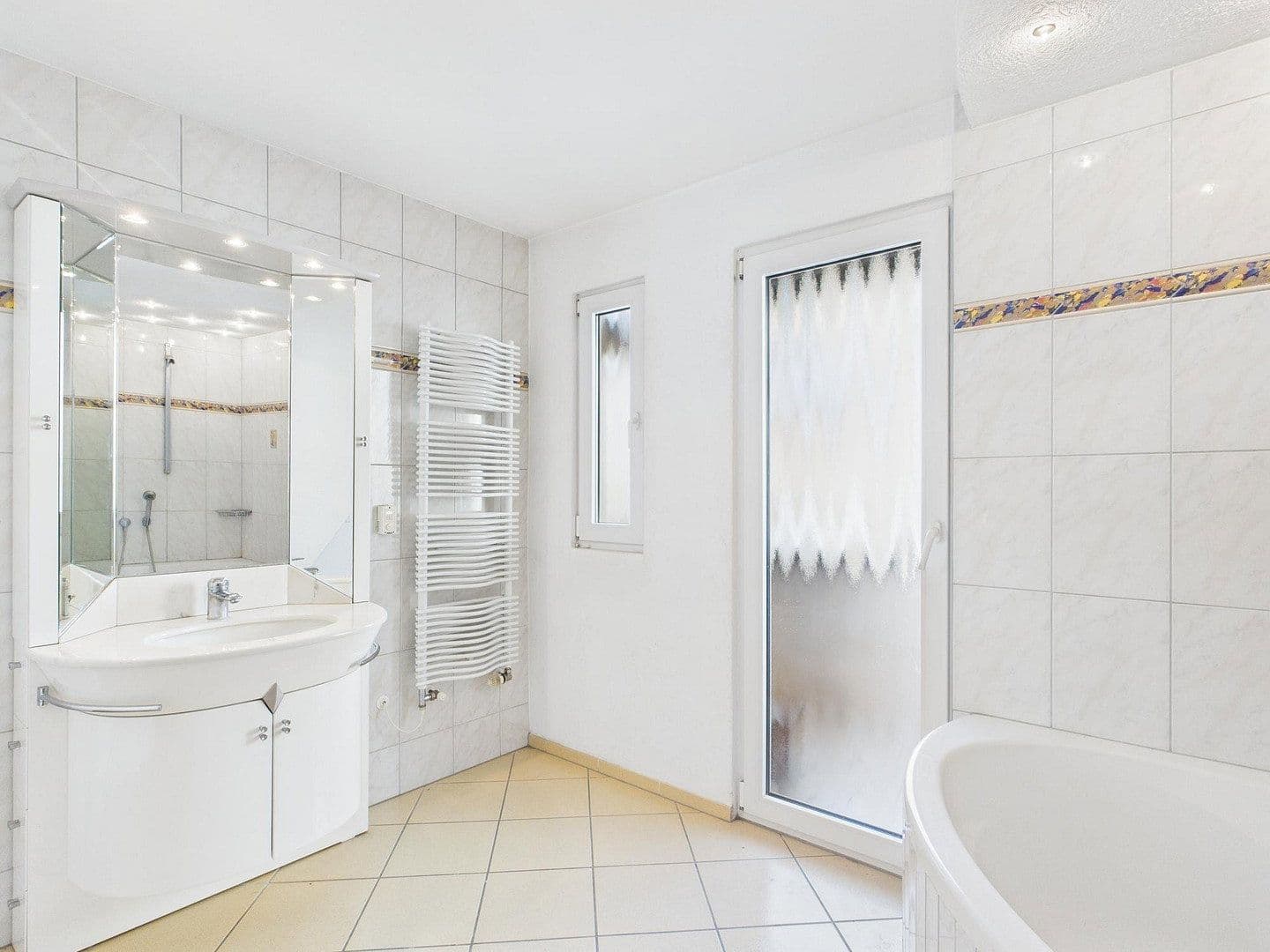 Pronájem bytu 2+1 60 m², Großglocknerstrasse 73, Stuttgart Untertürkheim, Bádensko-Württembersko Pronájem bytu 2+1 60 m², Großglocknerstrasse 73, Stuttgart Untertürkheim, Bádensko-Württembersko