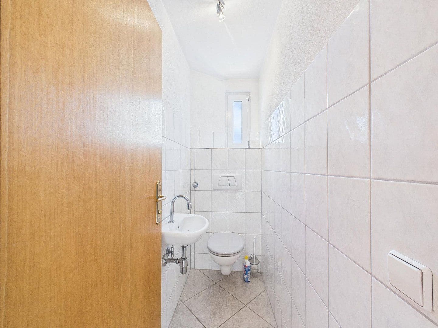 Pronájem bytu 2+1 60 m², Großglocknerstrasse 73, Stuttgart Untertürkheim, Bádensko-Württembersko Pronájem bytu 2+1 60 m², Großglocknerstrasse 73, Stuttgart Untertürkheim, Bádensko-Württembersko