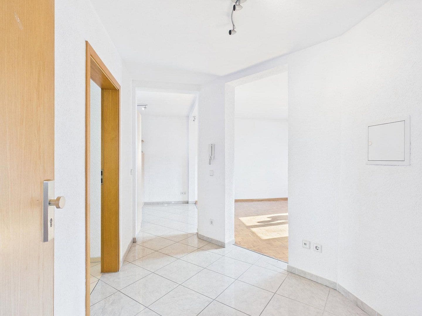 Pronájem bytu 2+1 60 m², Großglocknerstrasse 73, Stuttgart Untertürkheim, Bádensko-Württembersko Pronájem bytu 2+1 60 m², Großglocknerstrasse 73, Stuttgart Untertürkheim, Bádensko-Württembersko