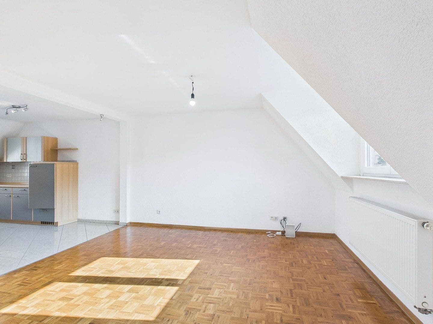 Pronájem bytu 2+1 60 m², Großglocknerstrasse 73, Stuttgart Untertürkheim, Bádensko-Württembersko Pronájem bytu 2+1 60 m², Großglocknerstrasse 73, Stuttgart Untertürkheim, Bádensko-Württembersko