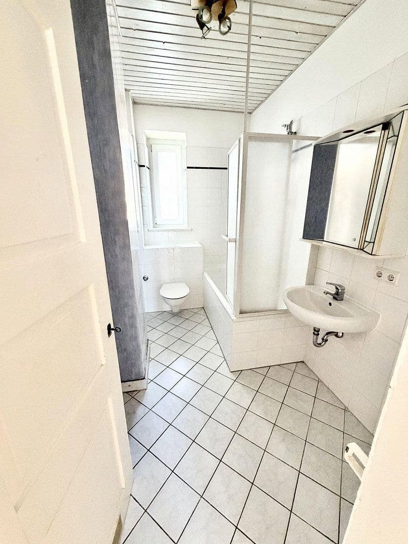 Pronájem bytu 3+1 75 m², kurze Wertachstr. 1 1/2, Augsburg, Bavorsko Pronájem bytu 3+1 75 m², kurze Wertachstr. 1 1/2, Augsburg, Bavorsko