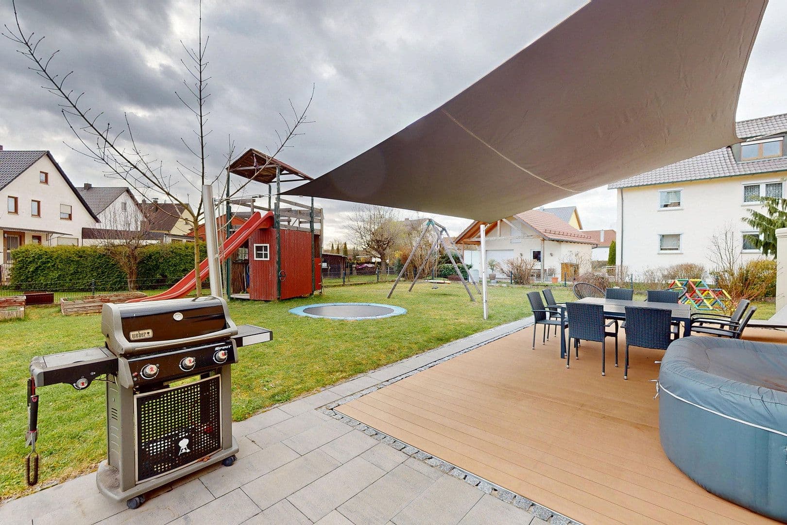 Prodej domu 160 m², pozemek 1.090 m², Schwarzenfeld, Bavorsko Prodej domu 160 m², pozemek 1.090 m², Schwarzenfeld, Bavorsko