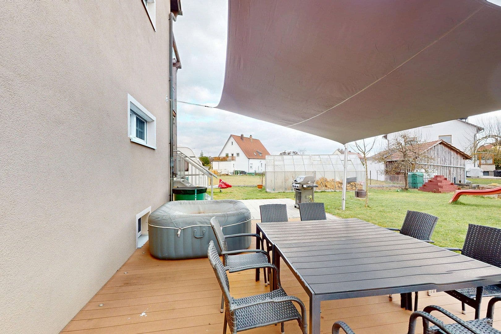 Prodej domu 160 m², pozemek 1.090 m², Schwarzenfeld, Bavorsko Prodej domu 160 m², pozemek 1.090 m², Schwarzenfeld, Bavorsko