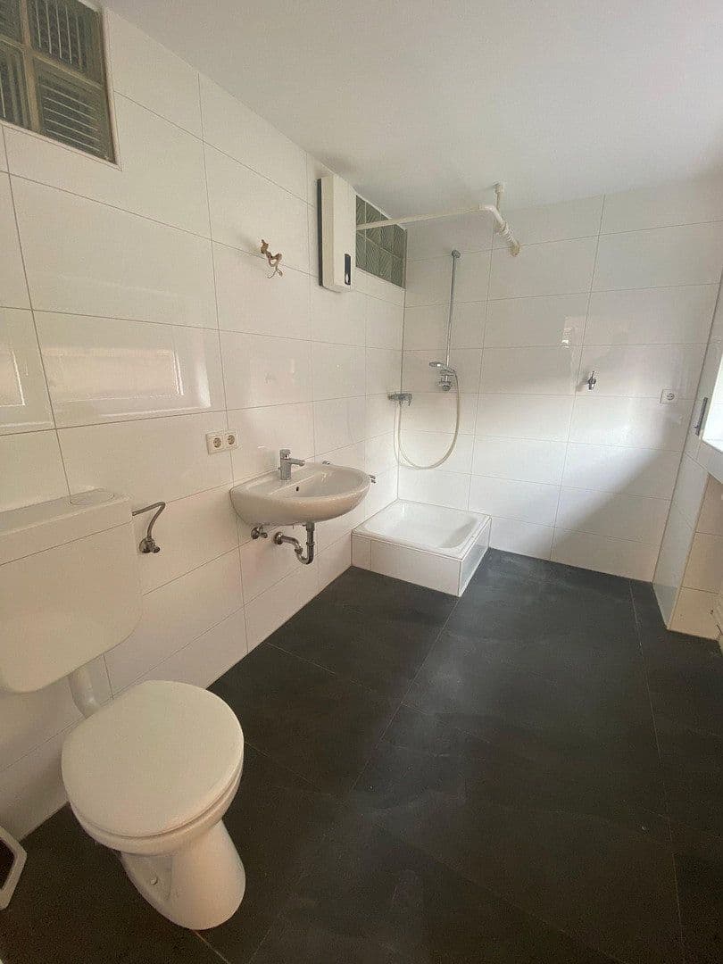 Prodej domu 389 m², pozemek 472 m², Paderborn, Severní Porýní-Vestfálsko Prodej domu 389 m², pozemek 472 m², Paderborn, Severní Porýní-Vestfálsko