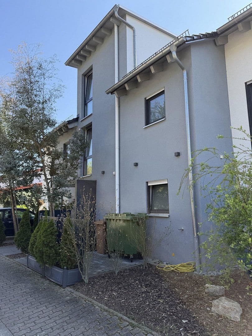 Prodej bytu 4+1 141 m², Wiesloch, Bádensko-Württembersko Prodej bytu 4+1 141 m², Wiesloch, Bádensko-Württembersko