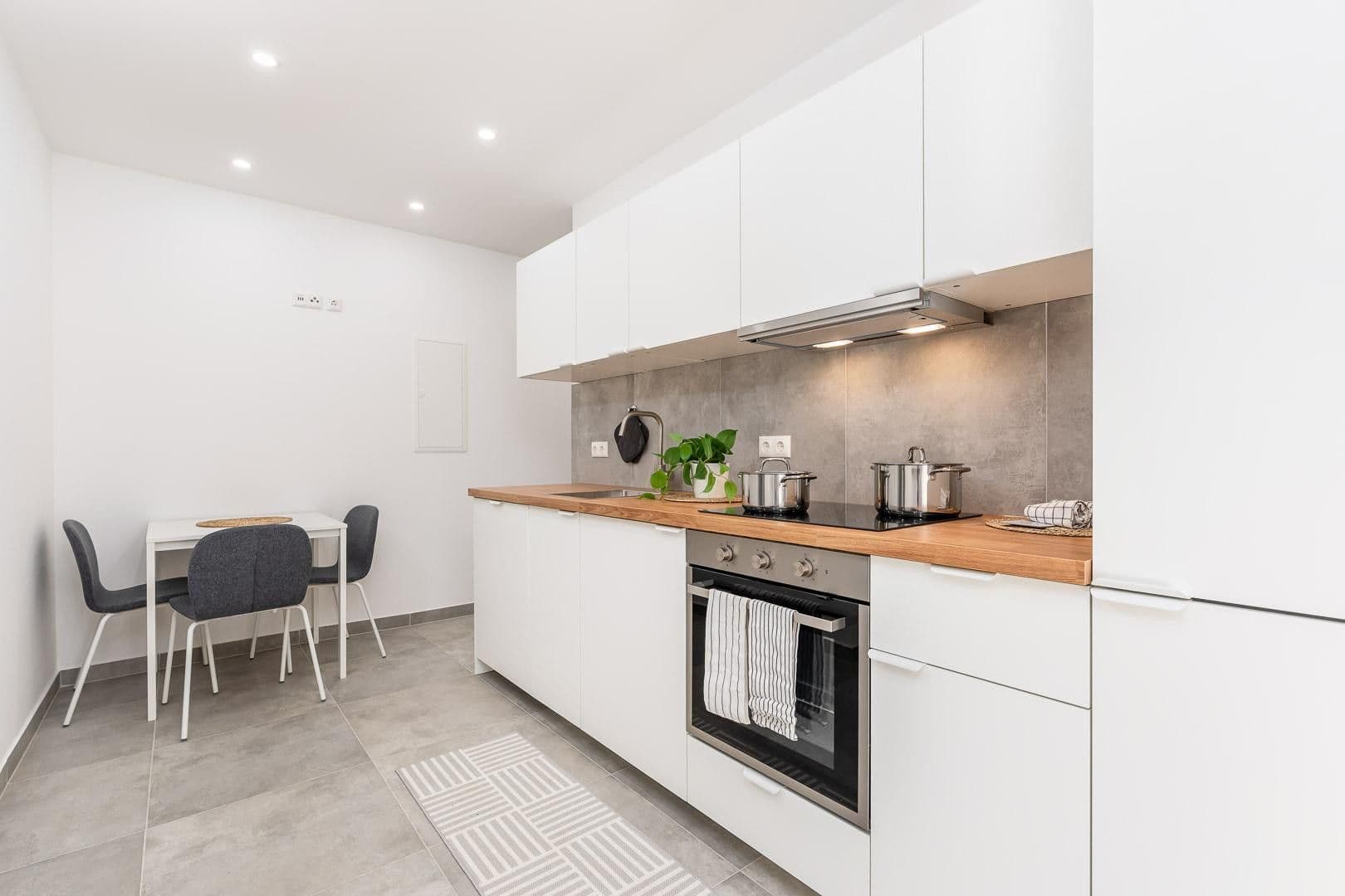 Pronájem bytu 1+1 20 m², Düsseldorf, Severní Porýní-Vestfálsko Pronájem bytu 1+1 20 m², Düsseldorf, Severní Porýní-Vestfálsko