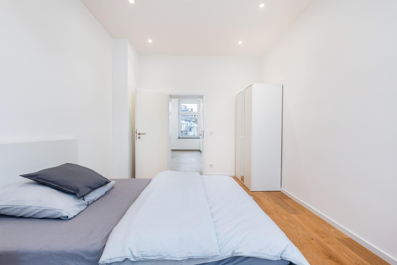 Pronájem bytu 1+1 20 m², Düsseldorf, Severní Porýní-Vestfálsko Pronájem bytu 1+1 20 m², Düsseldorf, Severní Porýní-Vestfálsko