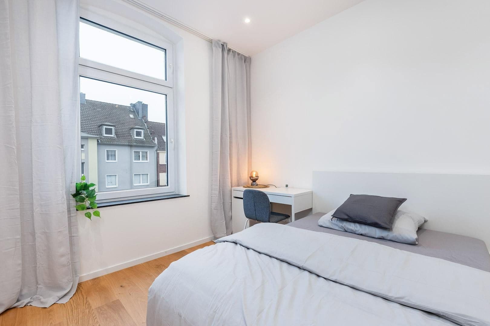 Pronájem bytu 1+1 20 m², Düsseldorf, Severní Porýní-Vestfálsko Pronájem bytu 1+1 20 m², Düsseldorf, Severní Porýní-Vestfálsko