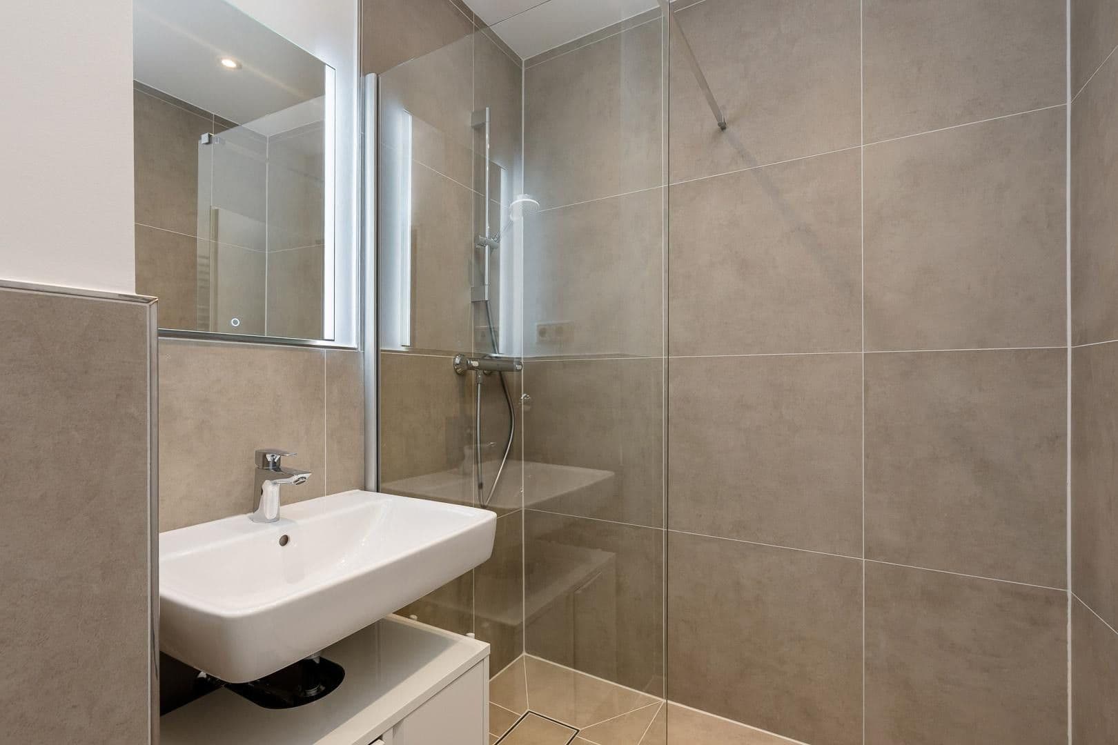 Pronájem bytu 1+1 20 m², Düsseldorf, Severní Porýní-Vestfálsko Pronájem bytu 1+1 20 m², Düsseldorf, Severní Porýní-Vestfálsko