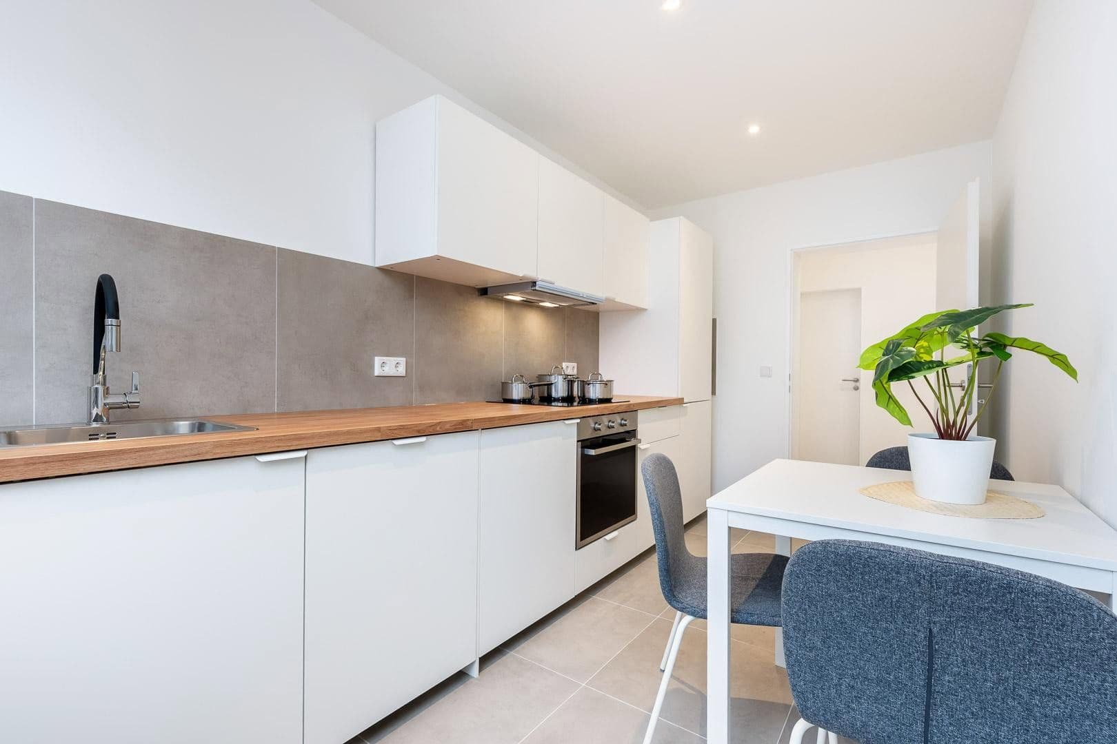 Pronájem bytu 1+1 20 m², Düsseldorf, Severní Porýní-Vestfálsko Pronájem bytu 1+1 20 m², Düsseldorf, Severní Porýní-Vestfálsko