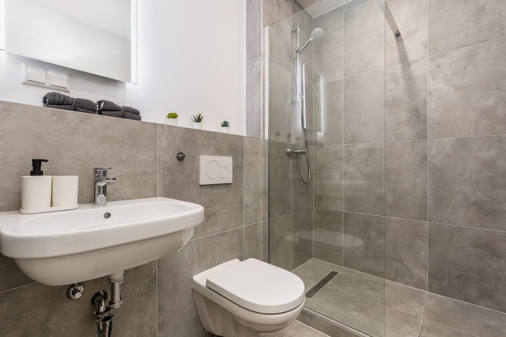 Pronájem bytu 1+1 20 m², Düsseldorf, Severní Porýní-Vestfálsko Pronájem bytu 1+1 20 m², Düsseldorf, Severní Porýní-Vestfálsko