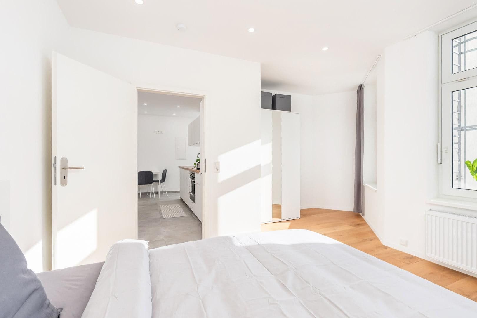 Pronájem bytu 1+1 20 m², Düsseldorf, Severní Porýní-Vestfálsko Pronájem bytu 1+1 20 m², Düsseldorf, Severní Porýní-Vestfálsko