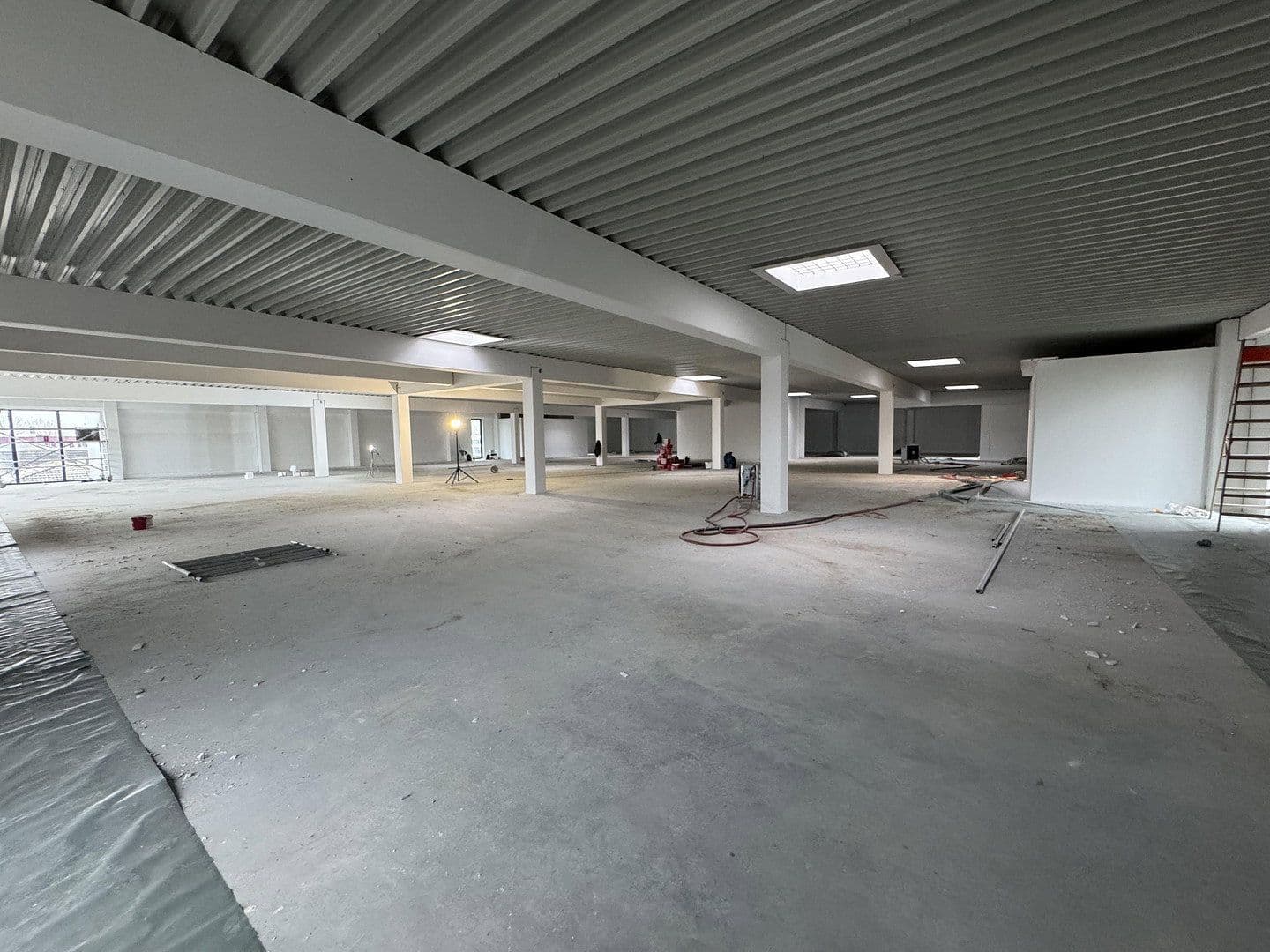 Pronájem nebytového prostoru 1.000 m², Rostock, Mecklenburg-Vorpommern Pronájem nebytového prostoru 1.000 m², Rostock, Mecklenburg-Vorpommern