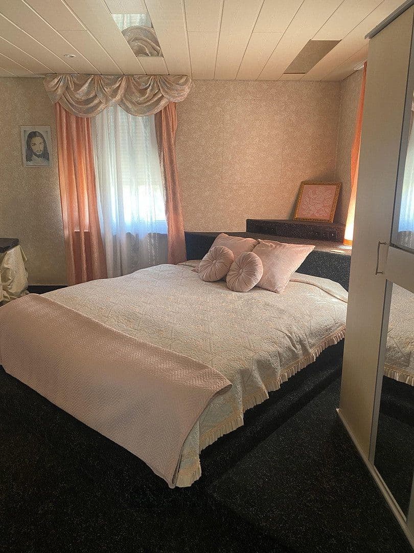 Prodej domu 159 m², pozemek 303 m², Otto-Schusterstr.39, Ostfildern, Bádensko-Württembersko Prodej domu 159 m², pozemek 303 m², Otto-Schusterstr.39, Ostfildern, Bádensko-Württembersko