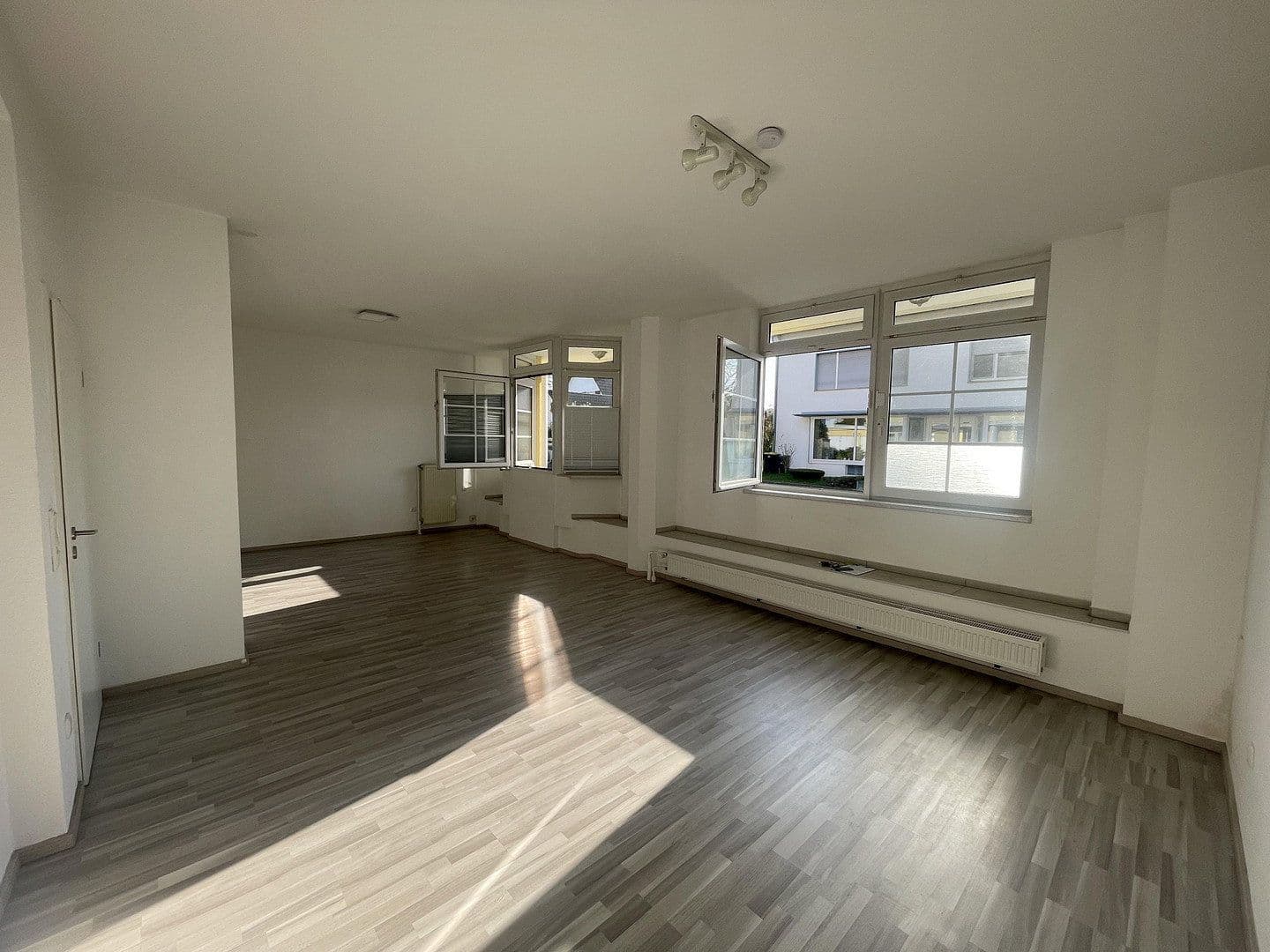 Pronájem bytu 2+1 79 m², Gothestraße 18, Sankt Augustin, Severní Porýní-Vestfálsko Pronájem bytu 2+1 79 m², Gothestraße 18, Sankt Augustin, Severní Porýní-Vestfálsko